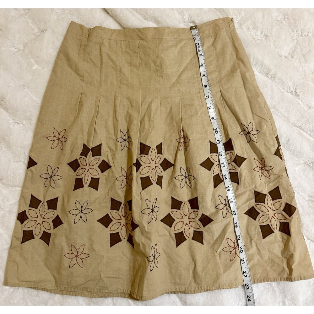 Ann Taylor loft ladies Size 6embroidered skirt Tan and Brown